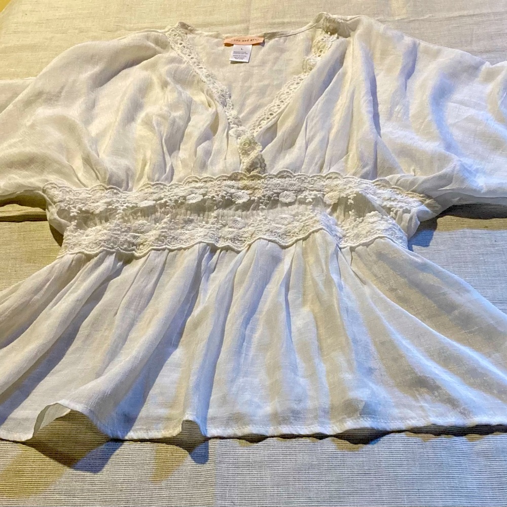 rose and grey Large blouse cream 65% Cotton 35% polyester New / never worn.